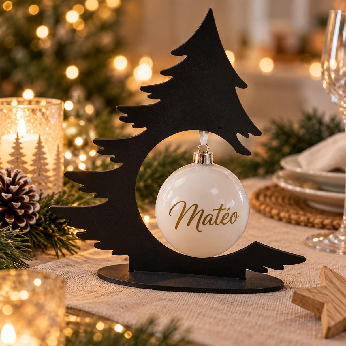 Sapin de table avec boule de Noël personnalisée – Marque-place | Silver & Glow