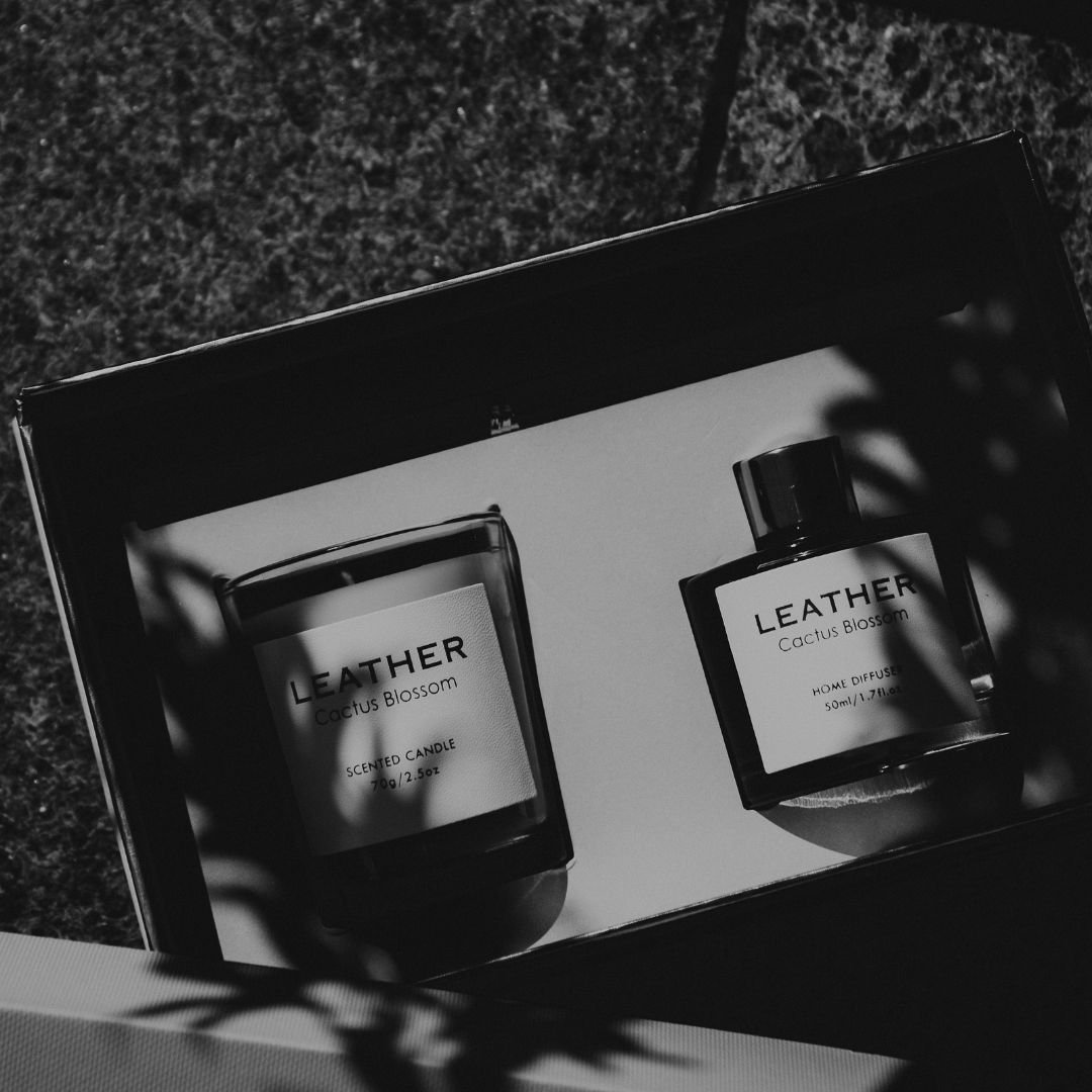 Cactus Blossom leather feel gift pack: geurkaars en geurstokjes
